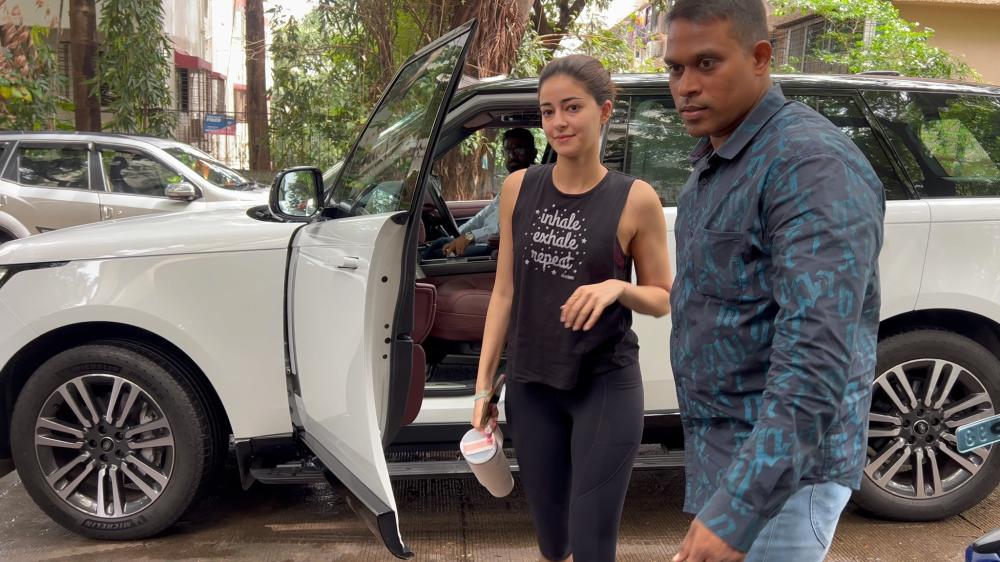ananya-panday-was-spotted-at-her-gym-in-bandra